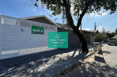 Casa térrea reformada à venda- 3 dormitórios ( 1 suíte)- região leste sjc.