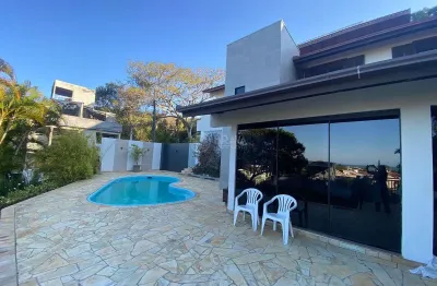 Casa exclusiva com vista para o mar na praia de cabeçudas, com 720 m² de terreno