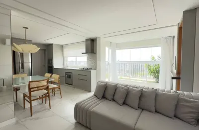 Apartamento mobiliado, equipado com vista exclusiva da cidade para locação anual