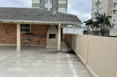 Casa com 3 quartos para alugar na Rua José Francisco Bernardes, Centro, Camboriú