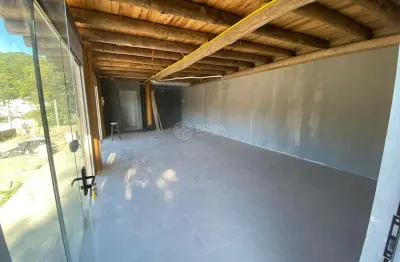 Sala comercial para locaçao na avenida osvaldo reis com area externa.