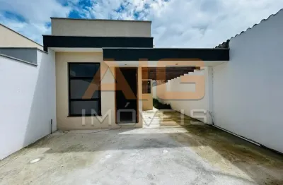 Charmosa casa de 2 qts com pergolado em bairro familiar____