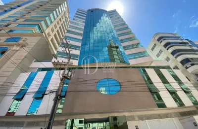 Apartamento com 4 quartos para alugar na Rua 241, 78, Meia Praia, Itapema