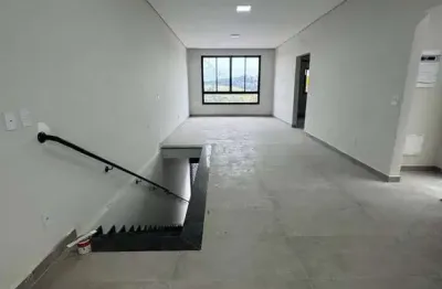 Imóvel p/ locação com casa na parte superior e barracão na parte inferior!