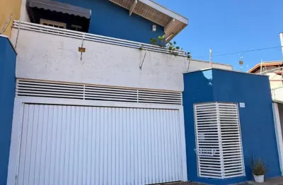 Casa com 3 quartos à venda na Rua Sylvino S. Pontes, Vila Queiroz, Araras