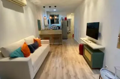 Excelente apartamento à venda na lagoa rodrigo de freitas reformado decorado e mobilíado de 42m2 com sala 1 quarto cozinha banheiro 1 vaga garagem
