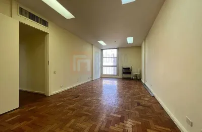 Sala comercial à venda no centro do rio de janeiro com 89m²  3 salas cozinha 2 banheiros ótima localização