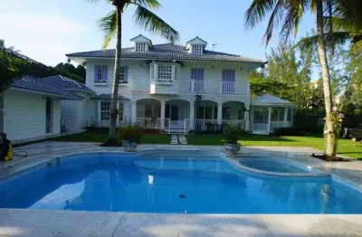 Casa de esquina à venda condomínio malibú barra da tijuca 790m² com área construída em terreno de 1250m²  4 suítes piscina sauna garagem subsolo