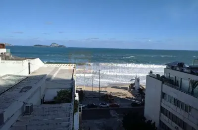 Cobertura duplex à venda no leblon posto 11 vista lateral mar de 250m² 5 quartos sendo 3 suítes ampla sala com varanda 3 vagas de garagem