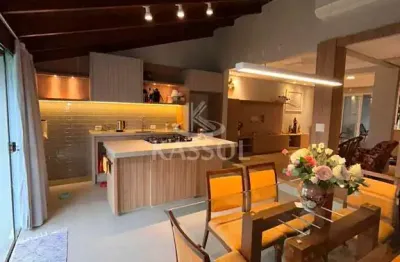 Sobrado com 3 quartos e  2 vagas em condomínio fechado no bairro cancelli