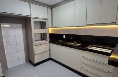 Sobrado centro, 2 suítes, semi mobiliado - 700m da praia