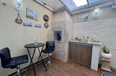 Sobrado triplex em condominio fechado em santa felicidade com apenas 3 unidades interna e uma externa , localizado a 8 minutos d