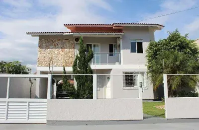 Casa com 3 quartos à venda no Centro, Palhoça 