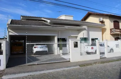 Casa com 3 quartos à venda no Centro, Palhoça 