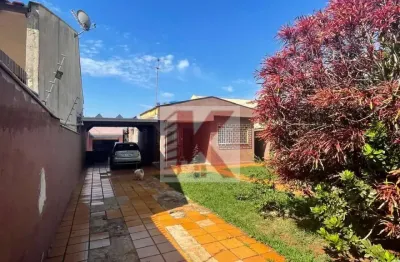 Casa california em frente a praça da igreja - r$380.000,00