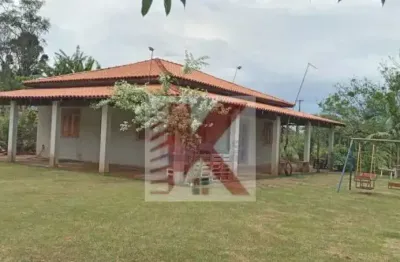 Chácara dos sonhos 'linda' molhada com rio nos fundos localizada no vale fertil em londrina região