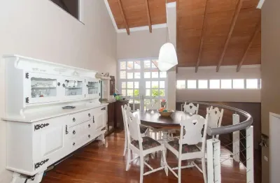 Casa com 4 dormitórios, sendo 2 suítes à venda, no santa bárbara a poucos metros do condomínio tiro