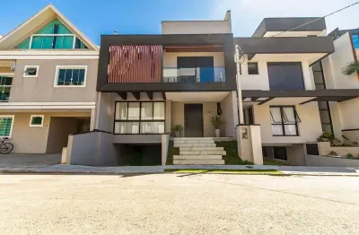 Casa em condomínio fechado com 4 quartos à venda no Xaxim, Curitiba 