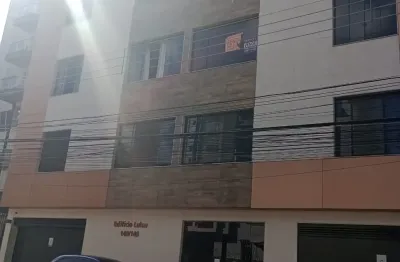 Excelente cobertura à venda de frente no centro da cidade