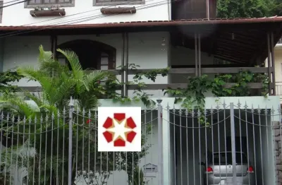 Linda casa no bairro democrata com 5/4, garagem, extensa área de lazer