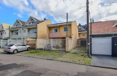 Sobrado com 4 quartos sendo 2 suítes no uberaba, próximo ao supermercado jacomar.