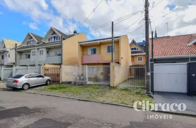 Sobrado com 4 quartos sendo 2 suítes no uberaba, próximo ao supermercado jacomar.