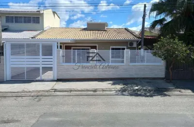 Casa unifamiliar a venda no bairro em madri palhoça /sc
