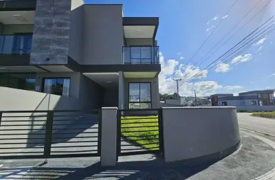 Sobrado á venda 02 dormitórios no bela vista, na cidade de palhoça sc