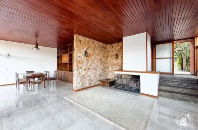Casa com 4 quartos, 370 m² à venda por r$ 1.300.000,00, iucas - teresópolis