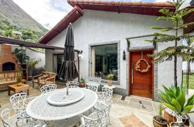 Casa com 4 quartos, 210m2 à venda por r$1.250.000,00 - iúcas, teresópolis