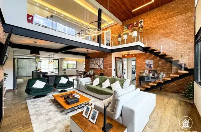 Casa com 5 quartos, 358m2 à venda por R$2.185.000 em porteira fechada - Iúcas