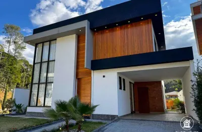 Casa à venda com 4 quartos, 200m2, na posse, em teresópolis