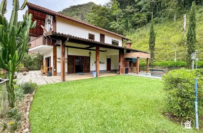 Casa de condomínio à venda com 3 suítes, 1024m2, na Granja Guarani, Teresópolis