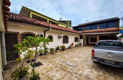 Casa duplex com 3 quartos próxima ao centro de campo grande rj
