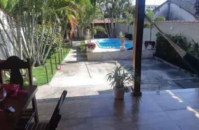 Casa com 3 quartos e piscina; casa com piscina próxima ao park shopping