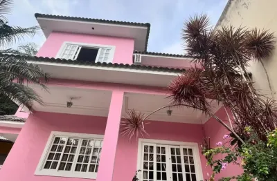 Casa de condomínio com 3 quartos no cantagalo; casa de 3 quartos em condomínio proxima ao park shopping