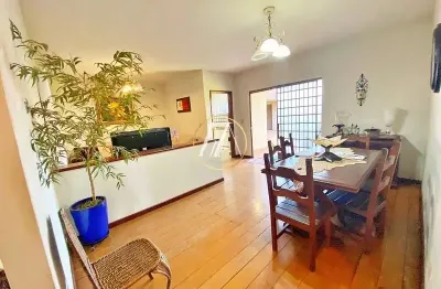 Casa à venda com 3 quartos, suíte e 190m² no centro de cambé/pr – 664m² de terreno