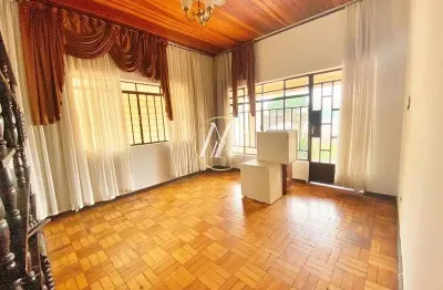 Casa residencial ou comercial à venda com 5 dormitórios sendo uma suíte, centro - rolândia/pr