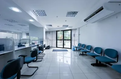 Loja comercial com 2 pavimentos com área de 286,75m² no espinheiro