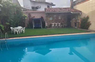 Linda casa no itaigara, condomínio fechado, nascente elevador, porteira fechada.