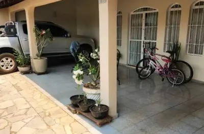 Oportunidade imperdível! Casa à venda em Cuiabá-MT, Jardim Europa, 3 quartos, 1 suíte, 2 banheiros, 220m².