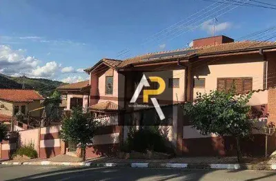 Sobrado com 4 suítes 296 m² a venda no centro de guararema/sp