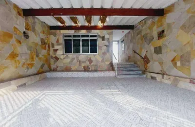 Casa Térrea na Ponte Rasa para Venda. 3 Vagas de Garagem, 3 Dormitórios, Quintal. São Paulo/SP