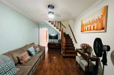 Sobrado Impecável - 80m²/ Planejados / 2 dorm. / Sacada / 1 vaga