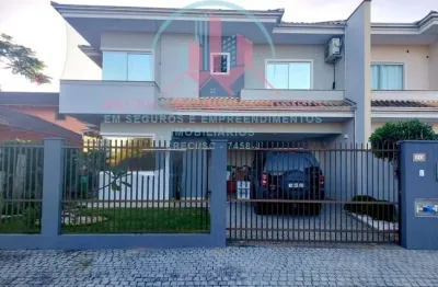 Casa com 3 quartos à venda na Rua Assis Brasil, 402, Saguaçu, Joinville