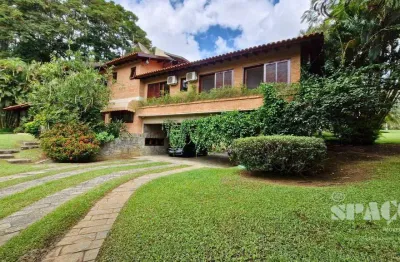 Luxo e privacidade: 4 dorms, suítes, varanda, gourmet e piscina no village paineiras