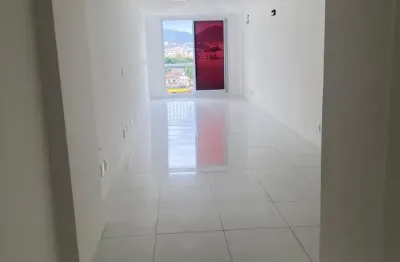 Sala comercial com 1 sala para alugar na Estrada dos Bandeirantes, 470, Taquara, Rio de Janeiro