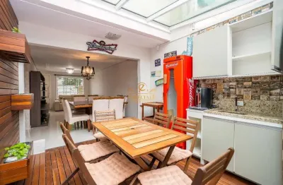 Casa com 3 quartos para alugar na Rua Silveira Neto, Água Verde, Curitiba por R$ 6.800