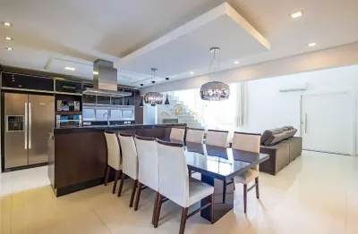 Casa em condomínio fechado com 4 quartos para alugar na Rua Hermenegildo Luca, Butiatuvinha, Curitiba por R$ 15.800