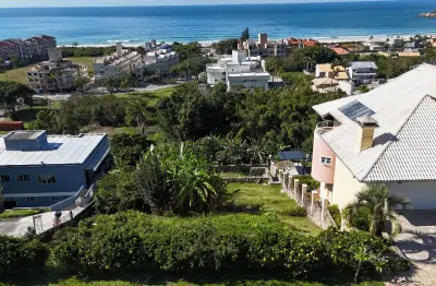 Terreno (20mx36m) com vista permanente para o mar - oportunidade única!